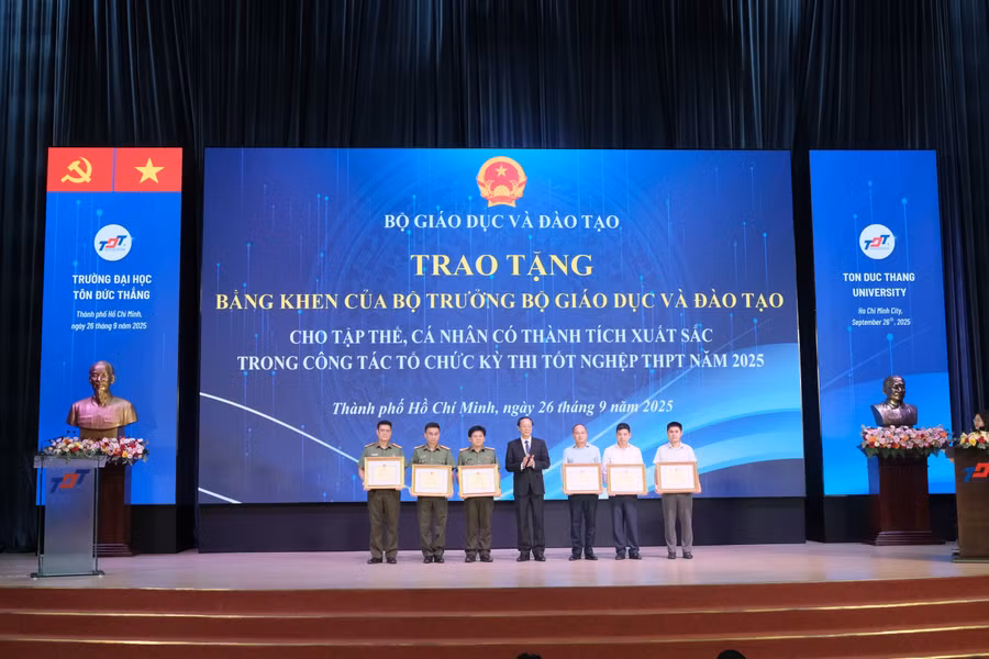 khen-thuong.jpg