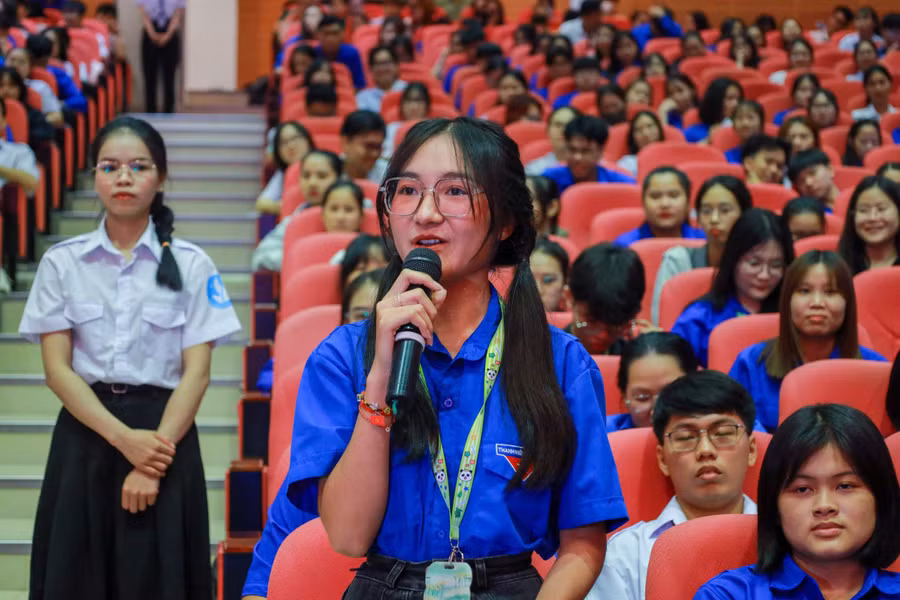 the-he-thanh-nien-bay-to-long-biet-on-sau-sac-den-cong-lao-cua-nhung-chien-si.jpg