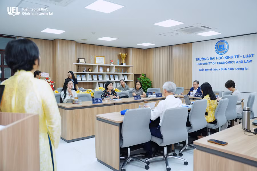 Một buổi bảo vệ luận án tiến sĩ cấp trường tại Trường Đại học Kinh tế - Luật. Ảnh: UEL.