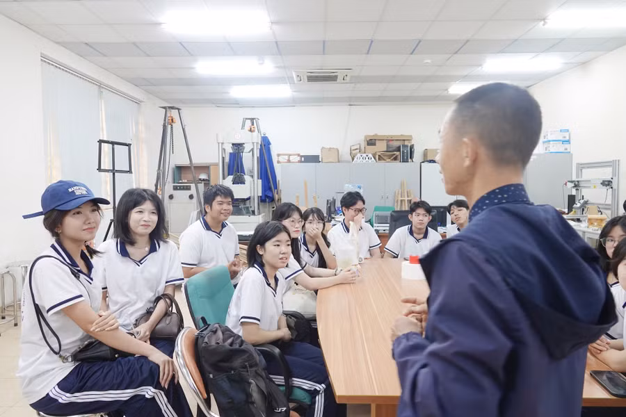 hs-tham-quan.jpg