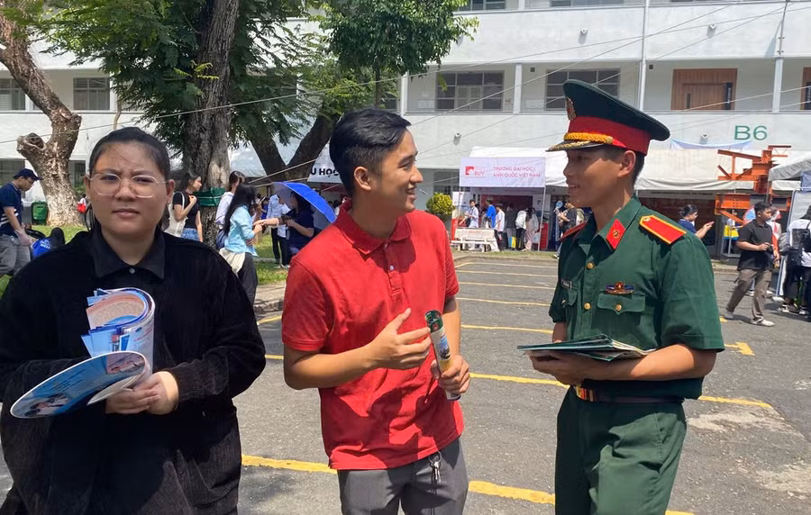 si-quan-thong-tin-2.jpg