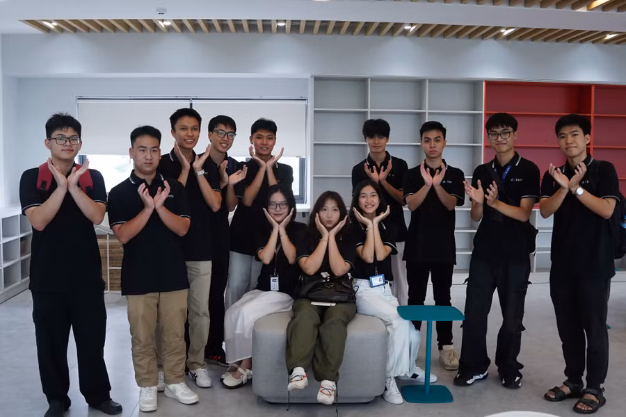 2-tan-sinh-vien-cua-ct.jpg