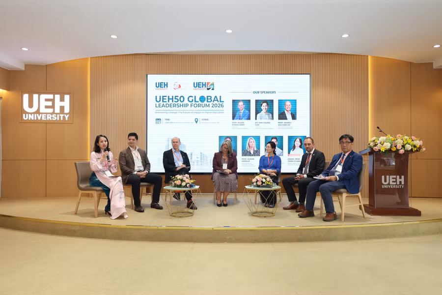 Tọa đàm trong khuôn khổ Diễn đàn Lãnh đạo toàn cầu UEH50 năm 2026. Ảnh: UEH.