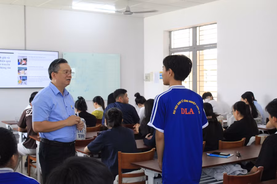 Sinh viên Trường Đại học Kinh tế Công nghiệp Long An. 