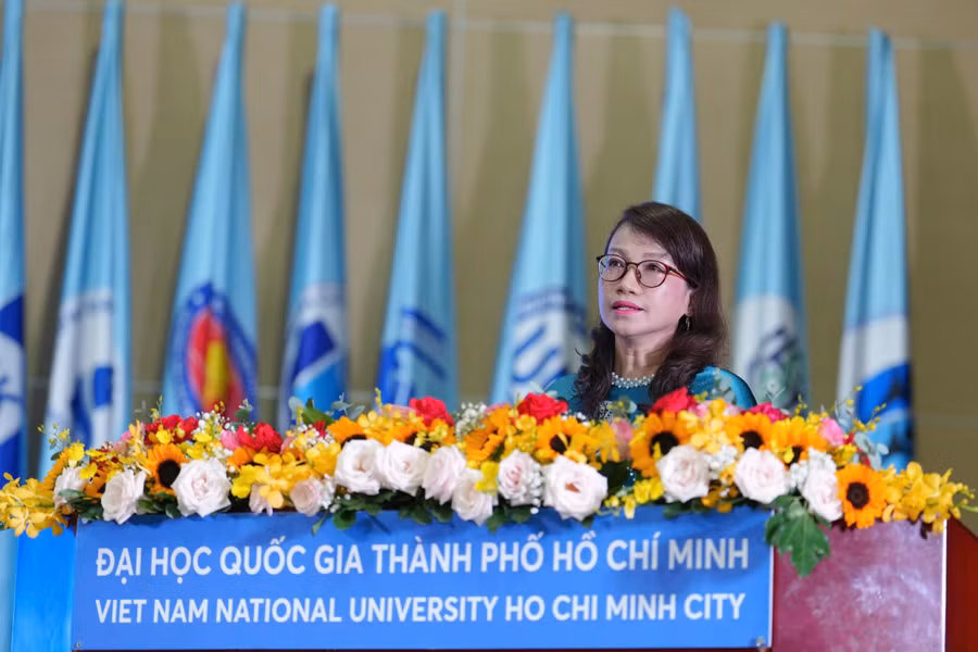 GS.TS Nguyễn Thị Thanh Mai, Phó Giám đốc Đại học Quốc gia TPHCM phát biểu tại lễ khai khóa năm 2025. Ảnh: VNUHCM