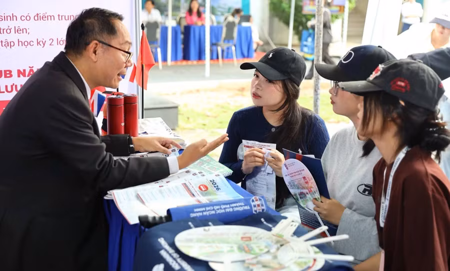 Hoạt động tư vấn tuyển sinh năm 2026 của Trường Đại học Ngân hàng TPHCM
