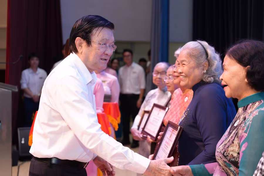 nguyen-chu-tich-nuoc.jpg
