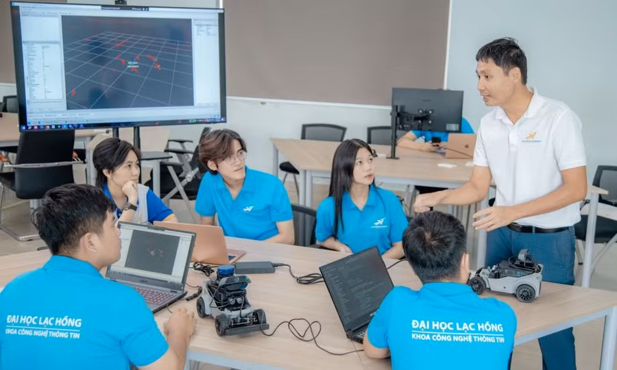 Sinh viên Khoa Công nghệ thông tin, Trường Đại học Lạc Hồng. Ảnh: LHU.