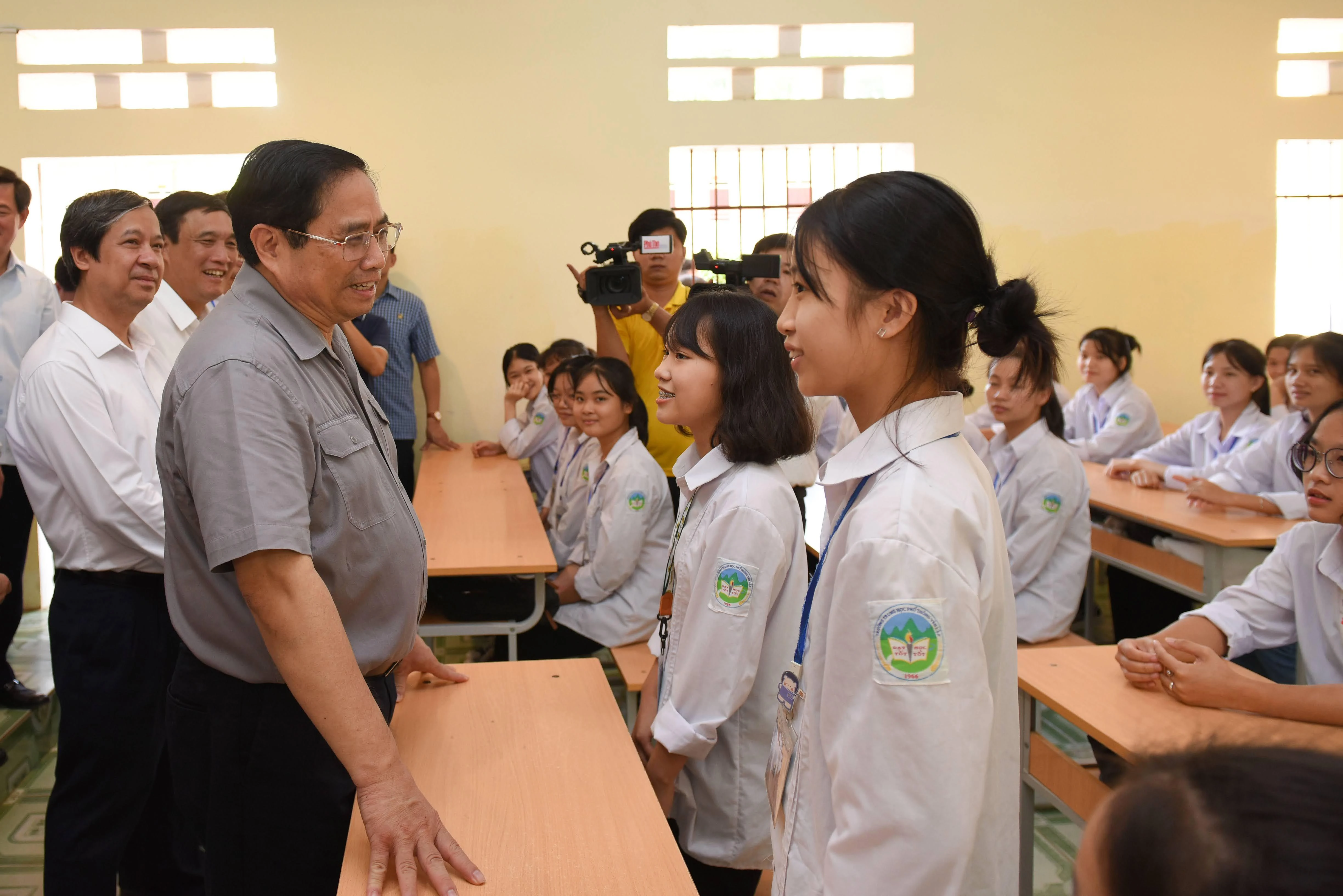 Thủ tướng Phạm Minh Chính đến thăm, động viên học sinh Trường THPT Yên Lập. Ảnh: Thế Đại Thủ tướng Phạm Minh Chính đến thăm, động viên học sinh Trường THPT Yên Lập. Ảnh: Thế Đại