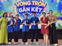 Sự phối hợp giữa nhà trường và gia đình có vai trò quan trọng trong giáo dục học sinh. Ảnh: Đình Tuệ