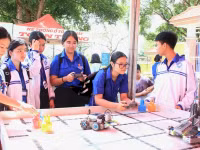Học sinh Gia Lai tham gia ngày hội STEM. Ảnh: Nguyễn Dung