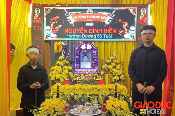 Xót xa tình cảnh của 2 anh em khi cha mẹ lần lượt qua đời