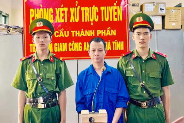 Trần Văn Huy tại phòng xét xử.