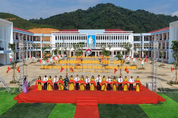 Tiếng trống ở những ngôi trường mới giữa đại ngàn
