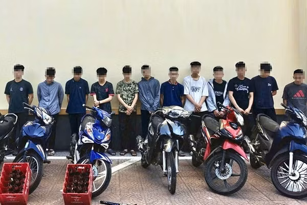 Nhóm đối tượng bị khởi tố. (Ảnh: Đ.K)