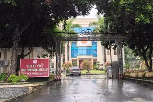 UBND huyện Lang Chánh (Thanh Hóa) không có nhà công vụ, nên hàng chục cán bộ, công chức, viên chức phải đi thuê trọ. (Ảnh: Thế Lượng)