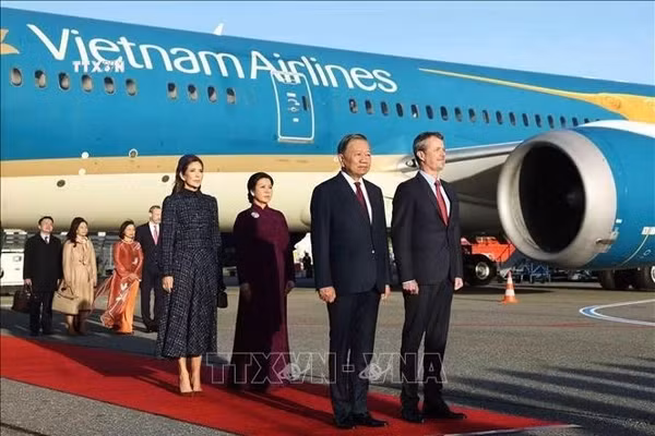 Lễ đón Tổng Bí thư, Chủ tịch nước Tô Lâm và Phu nhân Ngô Phương Ly được tổ chức trọng thể theo nghi thức cấp Nhà nước tại Sân bay quốc tế Copenhagen dưới sự chủ trì của Nhà Vua Đan Mạch Frederik X và Hoàng hậu Mary. Ảnh: Thống Nhất/TTXVN