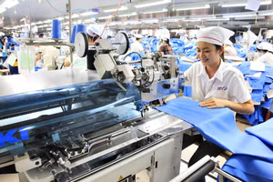 Nhiều doanh nghiệp đang xây dựng lại kế hoạch kinh doanh để ứng phó trong tình hình mới. Ảnh minh họa: INT