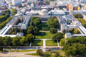 Viện Công nghệ Massachusetts đối mặt với cắt giảm tài trợ dưới thời Trump.