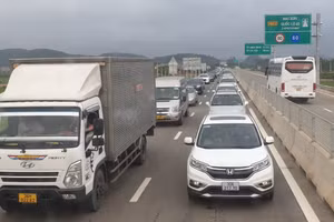 Cao tốc Mai Sơn - Quốc lộ 45 đưa vào vận hành khai thác góp phần rút ngắn thời gian di chuyển từ Hà Nội đến Diễn Châu (Nghệ An) từ 5 giờ xuống còn 3,5 giờ. Ảnh minh họa: INT