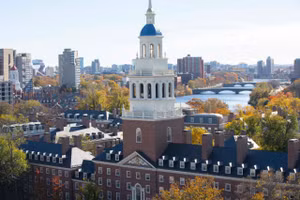 Đại học Harvard là một trong những trường danh giá hàng đầu nước Mỹ.