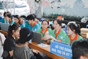 Tân sinh viên Trường Đại học Công Thương TPHCM được nhà trường tư vấn nhà trọ và ký túc xá. Ảnh: S.T