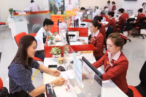 Khách hàng vay vốn tại HDBank. Ảnh: HDB