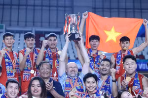 Thầy trò huấn luyện viên Federico Rampazzo ăn mừng chức vô địch chặng 2 SEA V.Cup 2026.