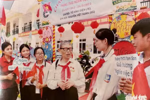 Thầy Thìn tại Hội trại truyền thống '60 năm Nghìn việc tốt nở hoa'. Ảnh: NVCC