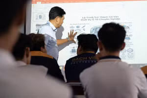 Giờ học thuộc ngành Công nghệ ô tô, Trường Cao đẳng Bách khoa Bách Việt (TPHCM). Ảnh: BKBV