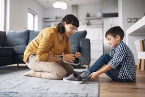Làm thay con những việc trẻ có thể tự làm, cha mẹ có thể vô tình lấy đi cơ hội để trẻ trưởng thành.