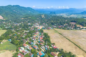 Bản Hoa Tiến (xã Châu Tiến, huyện Quỳ Châu) nhìn từ trên cao. Ảnh: Phạm Tâm.