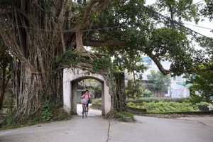 Cổng làng trở thành một phần ký ức của người dân Việt Nam. Ảnh: Báo Hải Dương.