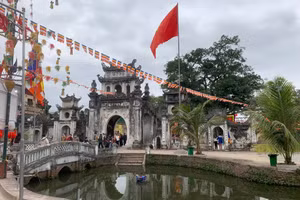 Tam quan chùa Bối Khê.