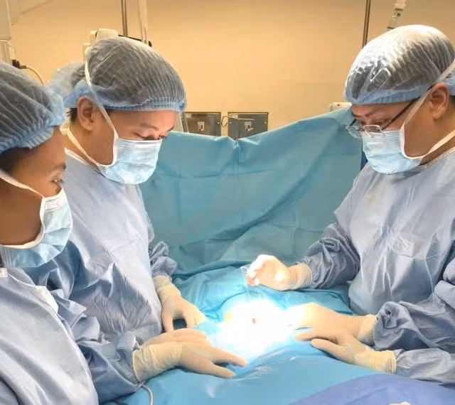 Bệnh nhi 8 tuổi được xuất viện sau 2 ngày phẫu thuật. 