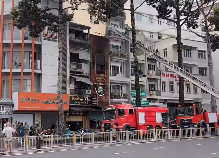 Công an TPHCM đang khẩn trương điều tra nguyên nhân vụ tại quán ăn ở phường Ông Lãnh.