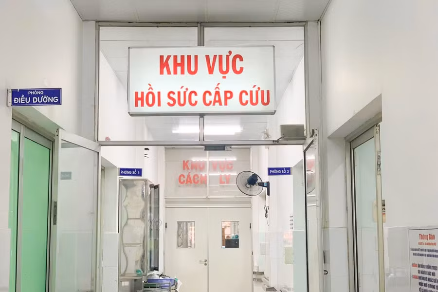 6 bệnh nhân nhập viện, nghi ngộ độc methanol sau khi uống rượu khi đi du lịch cùng nhau. 
