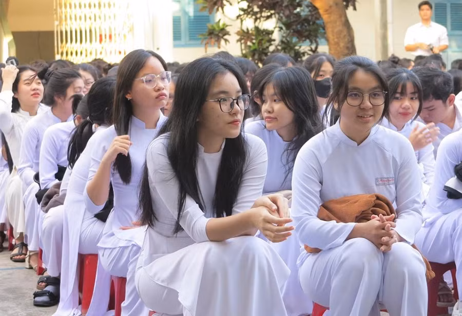 Học sinh lớp 12 Trường THPT Hoàng Văn Thụ, TP Nha Trang, Khánh Hòa. (Ảnh: H.Ngân)