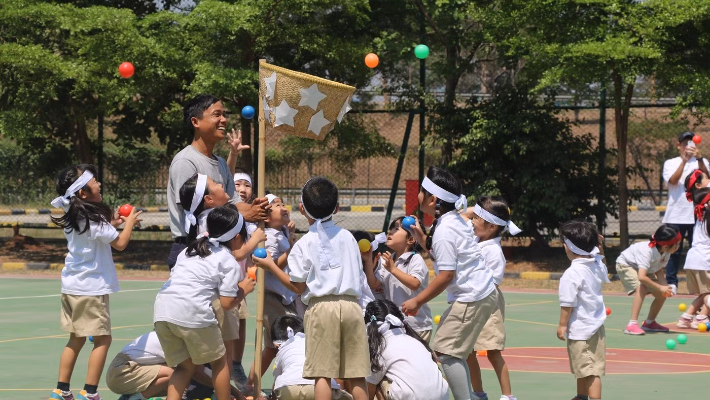 Một tiết học thể dục tại trường học ở Nhật Bản.