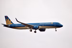 Nhiều chuyến bay của Vietnam Airlines bị hủy do bão Kajiki. (Ảnh: VNA)