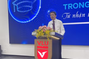 Thứ trưởng Bộ GD&ĐT Phạm Quang Hưng phát biểu khai mạc hội thảo. Ảnh: Hà An.