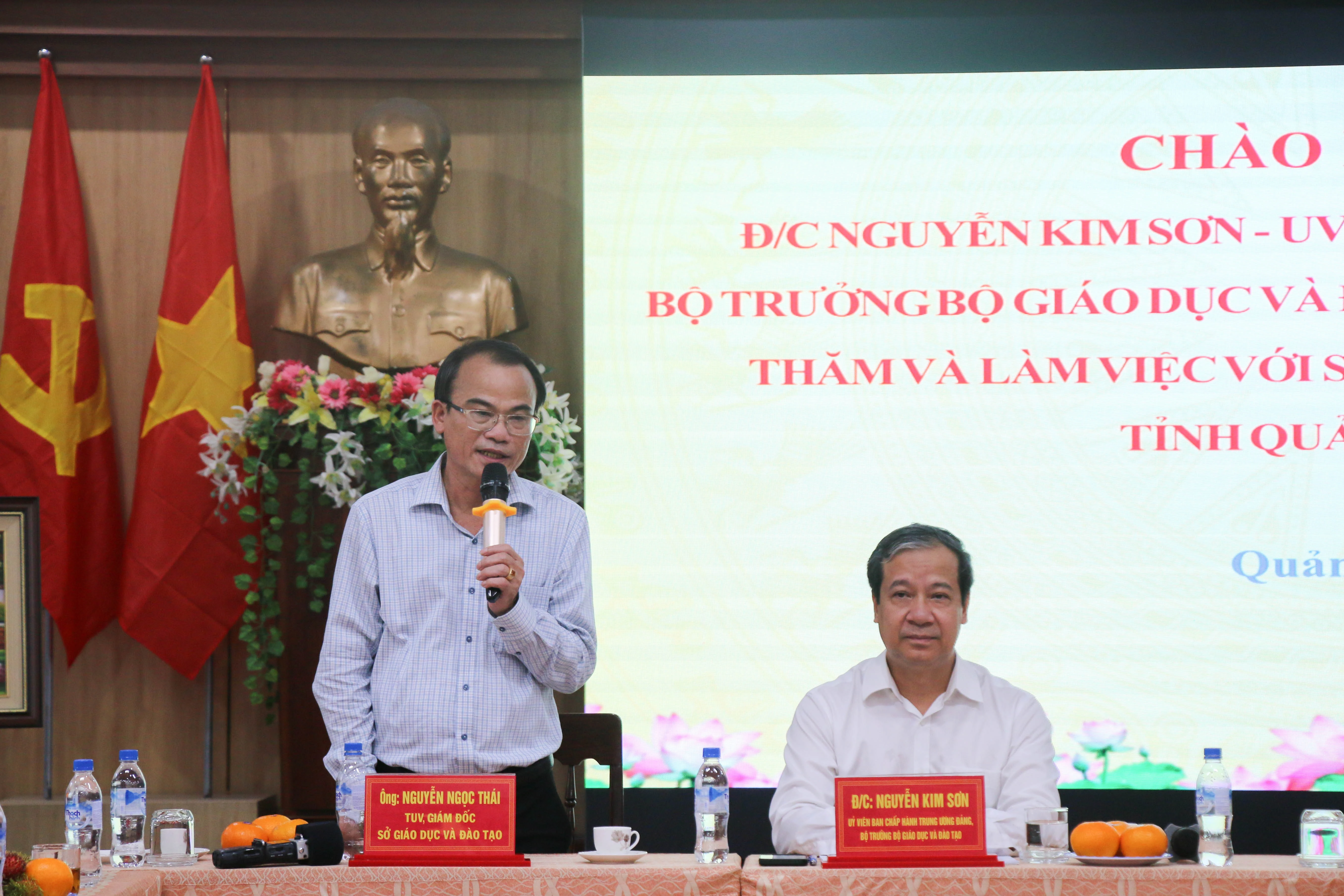 Ông Nguyễn Ngọc Thái – Giám đốc Sở GD&ĐT tỉnh Quảng Ngãi báo cáo tại buổi làm việc. Ông Nguyễn Ngọc Thái – Giám đốc Sở GD&ĐT tỉnh Quảng Ngãi báo cáo tại buổi làm việc.