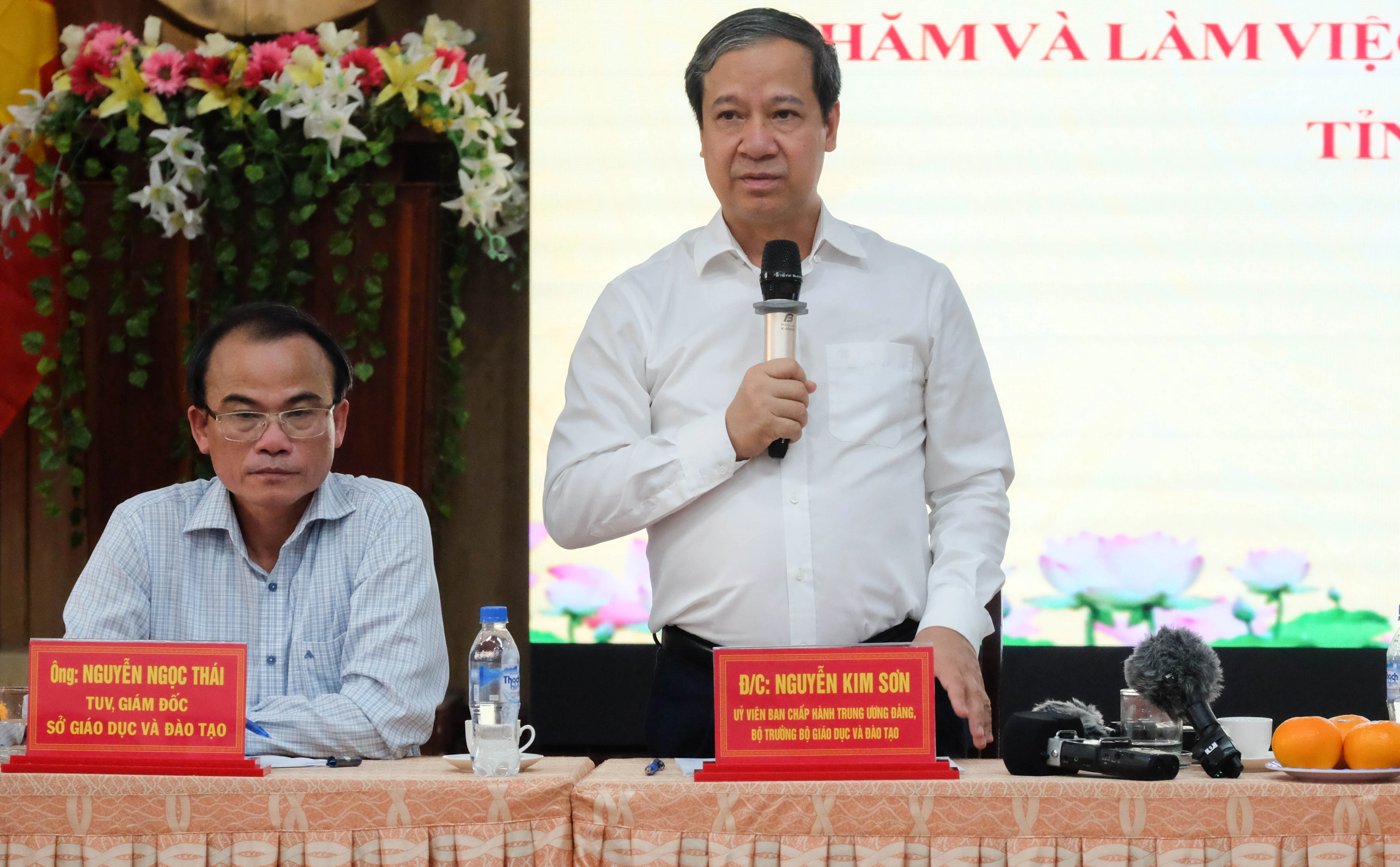Bộ trưởng Nguyễn Kim Sơn phát biểu tại buổi làm việc với Sở GD&ĐT tỉnh Quảng Ngãi. Bộ trưởng Nguyễn Kim Sơn phát biểu tại buổi làm việc với Sở GD&ĐT tỉnh Quảng Ngãi.