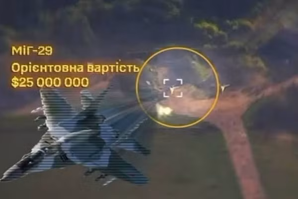 Xem clip MiG-29 Ukraine quạt gió khiến Geran-4 của Nga bị rơi