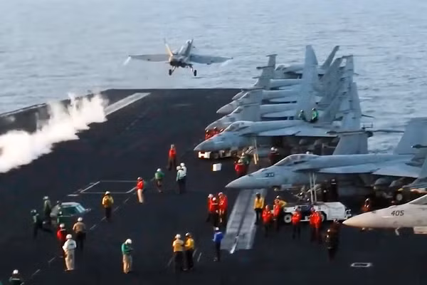Vén màn bí mật tuần dương hạm Mỹ bắn hạ tiêm kích F-18