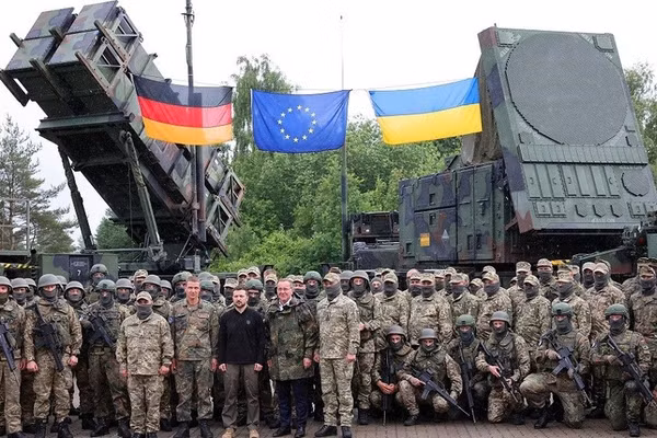 Kho vũ khí Đức trống rỗng vì Ukraine