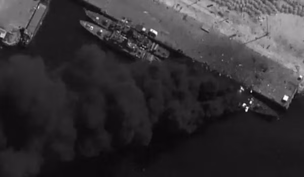 4 tên lửa đạn đạo phóng vào CVN-72, Mỹ đánh chìm tàu Iran