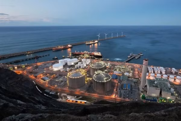 Eo biển Hormuz bị phong tỏa, Tây Ban Nha lập kỷ lục mua LNG Nga 