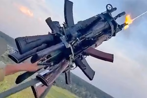 Binh sĩ Ukraine vãi đạn trượt, bị FPV Nga lao vào người