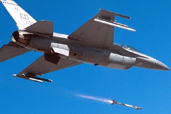 NATO đau đầu vì mất nửa triệu dollars để hạ 1 UAV 